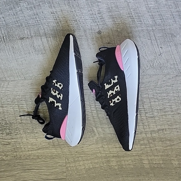 Women's Adidas Swift Run 22 - Picture 2 of 5